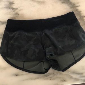 Lululemon camp shorts size 6